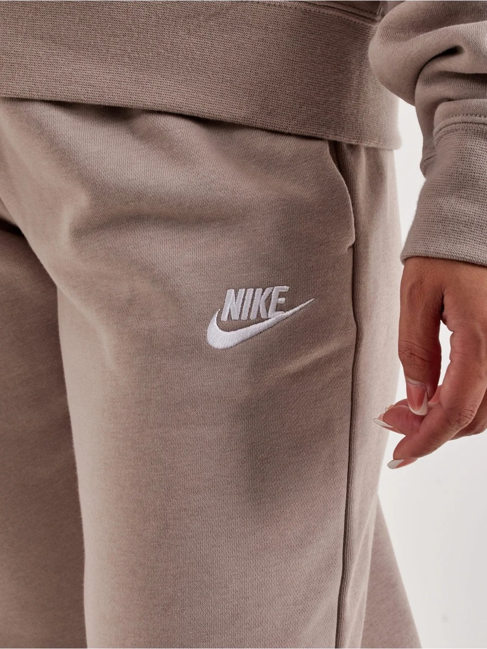 Nike Women’s Club Fleece Track Jacket & Mid-Rise Oversized Sweatpants Set Large